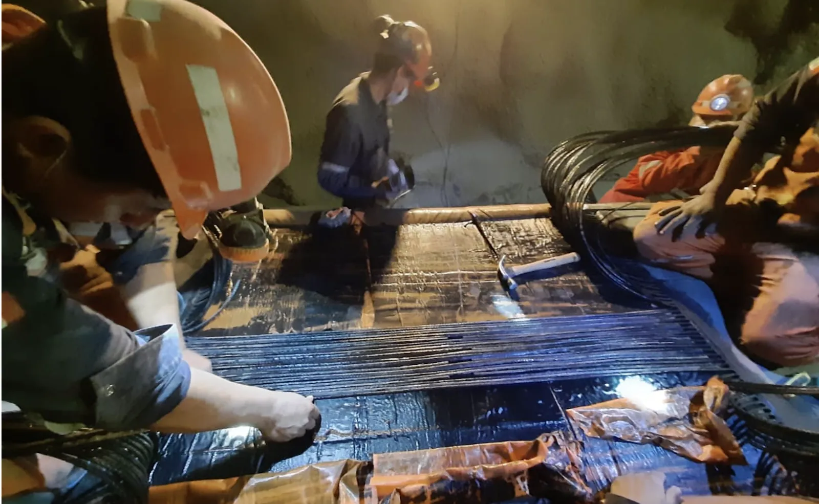 Empalme de banda de cable de acero — vulcanización en sitio